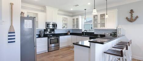 House, 3 Bedrooms | Private kitchen