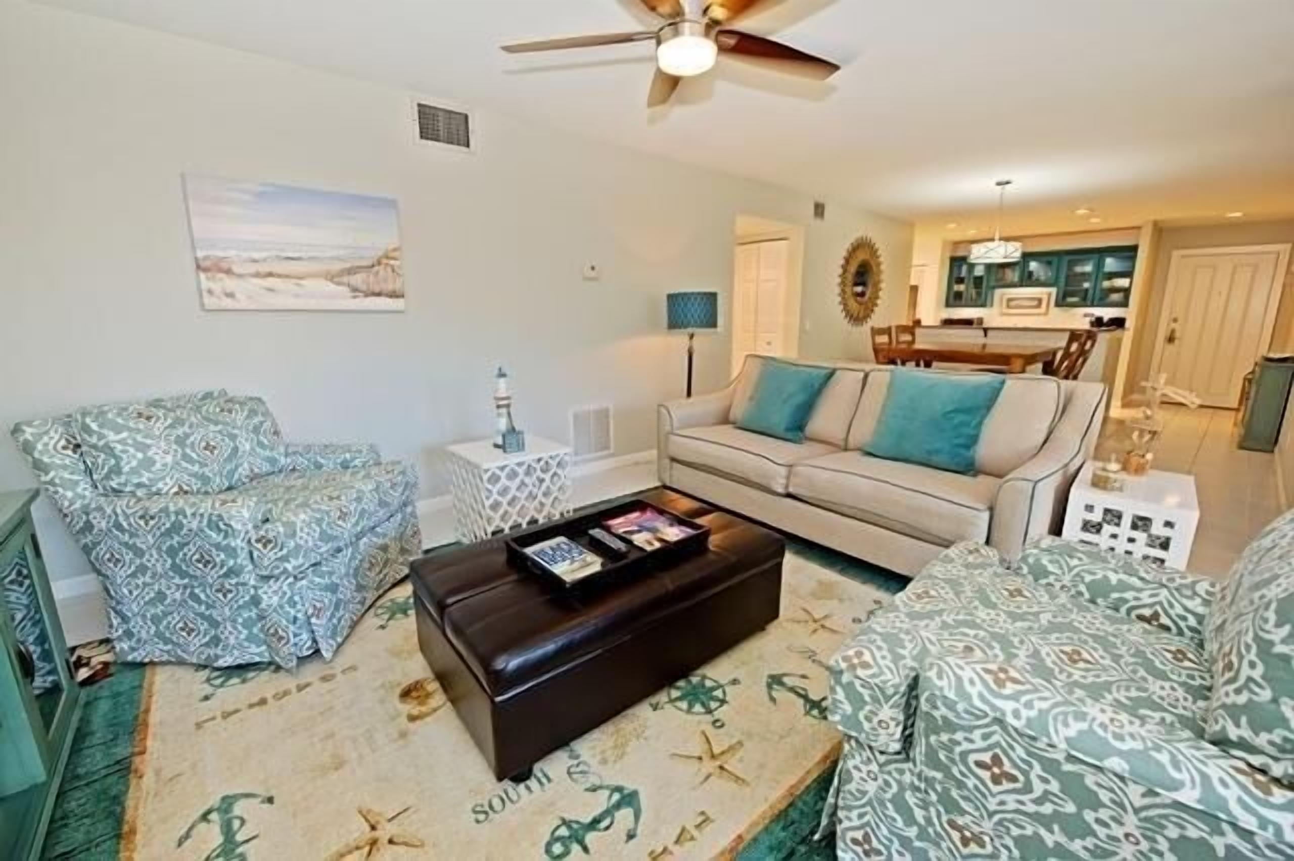 Renovated ground-floor 2-Bdrm Villa, Private outdoor space, Full Kitchen