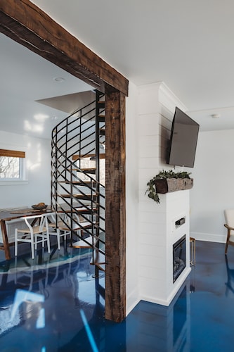 Stunning Guesthouse in historic Georgetown w/hot tub!