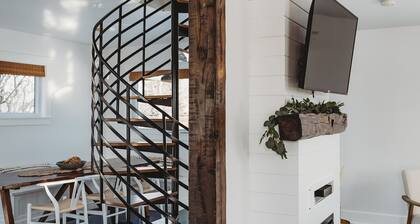 Stunning Guesthouse in historic Georgetown w/hot tub!