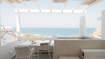 Deluxe Suite with Sea View and Outdoor Hot Tub | Terrasse/Patio