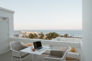1 habitación, escritorio y espacio para trabajar con laptop 