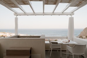 Superior Suite with Sea View and Outdoor Hot Tub | Terrasse/Patio