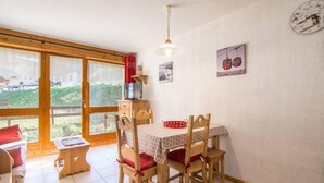 Dining - 150m from ski slopes, Ground floor, terrace, parking, tv, 27m², Valloire (Valloire)