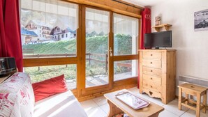 Living area - 150m from ski slopes, Ground floor, terrace, parking, tv, 27m², Valloire (Valloire)