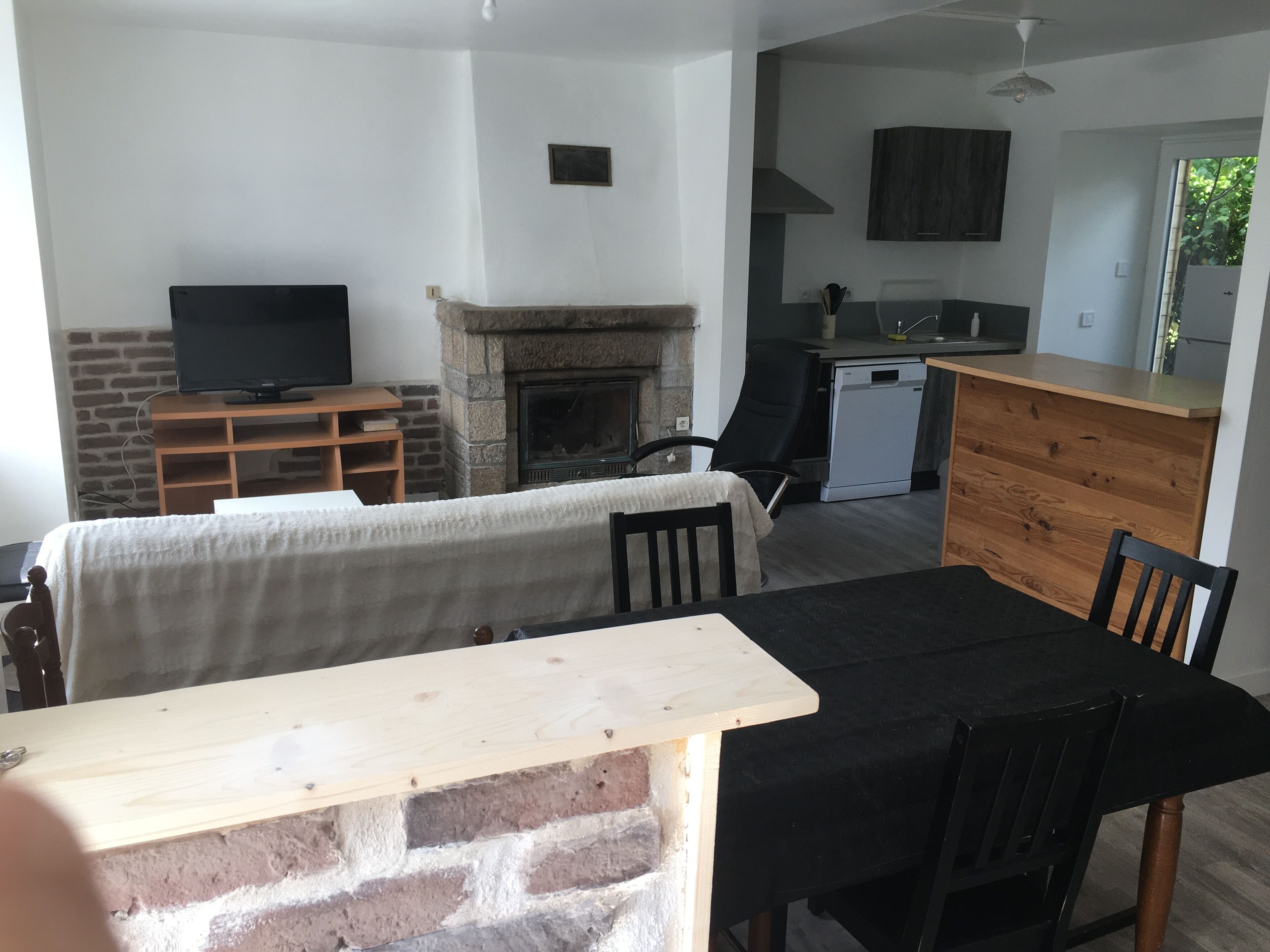Recently renovated quiet house near hiking trails, fishing...