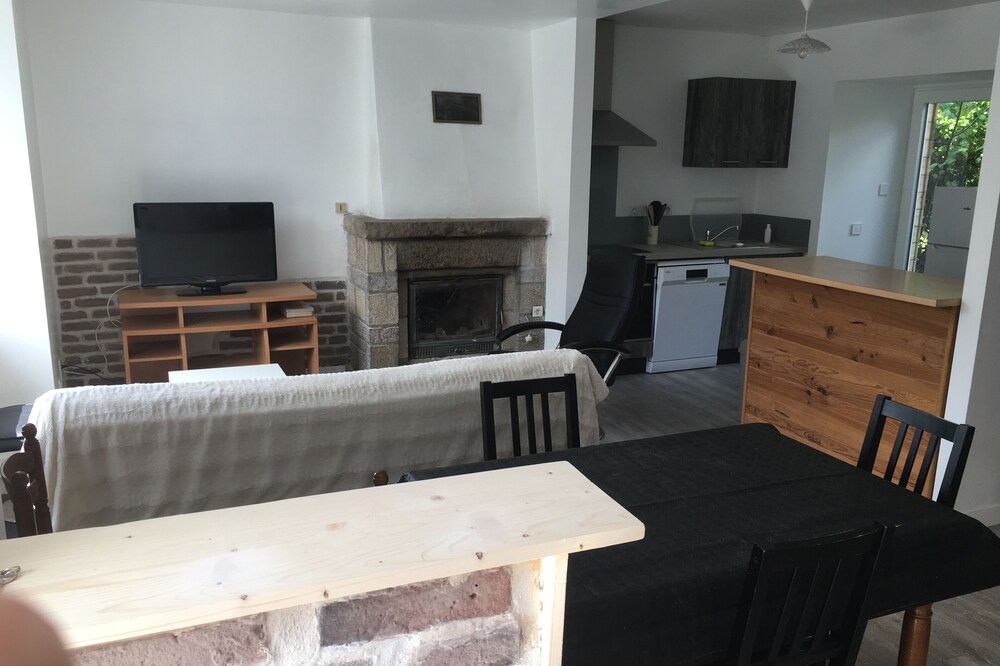 Recently renovated quiet house near hiking trails, fishing...