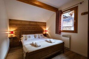 3 bedrooms, WiFi, bed sheets - 250m from ski slopes, 1st floor, balcony, ski locker, 96m², Valloire (Valloire)