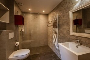 Bathtub - 200m from shops, 2nd floor, balcony, ski locker, 84m², Valloire (Valloire)