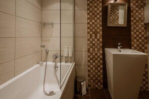 Bathtub - 200m from shops, 2nd floor, balcony, ski locker, 81m², Valloire (Valloire)