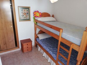 1 Schlafzimmer, Bügeleisen/Bügelbrett, Reisekinderbett, Bettwäsche
