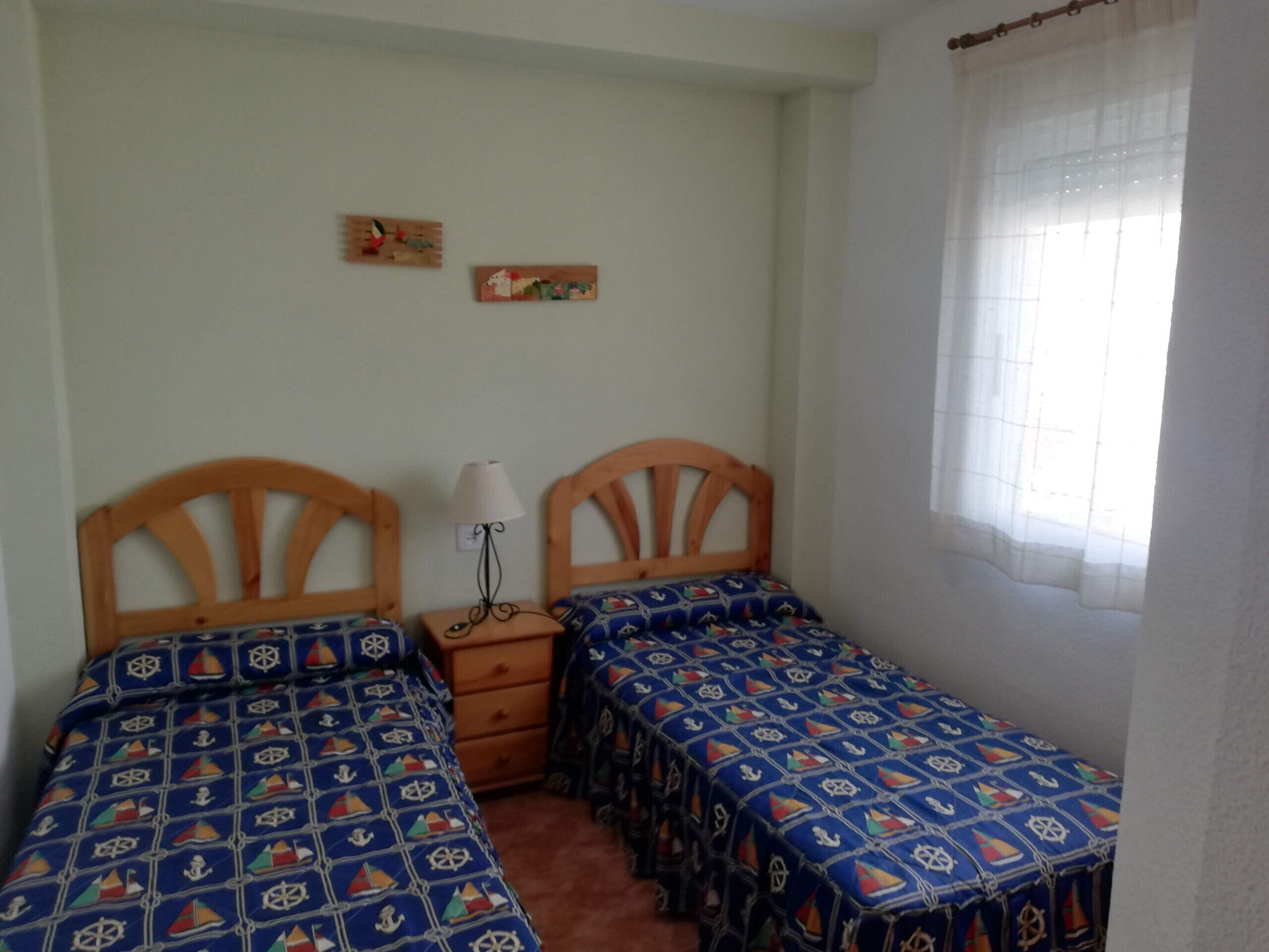 2 bedrooms, iron/ironing board, bed sheets