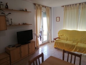 TV - Beautiful apartment on the 4th floor, South East facing terrace with views, pool and garage! (Xeraco Playa)