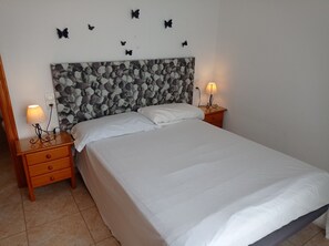 3 bedrooms, iron/ironing board, bed sheets