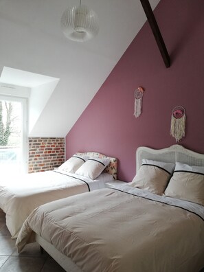 2 bedrooms, iron/ironing board, free WiFi, bed sheets