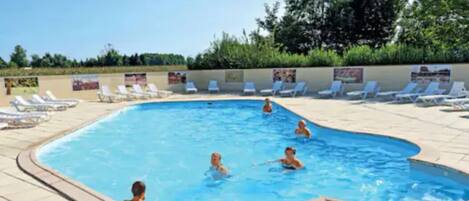 Piscine couverte, piscine extérieure