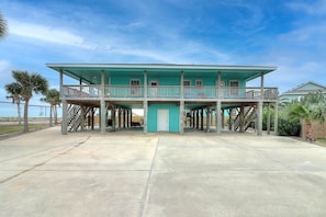 Exterior - Ohana GetAway is the perfect tropical retreat for your party of 10—and it’s pet (Port Aransas)