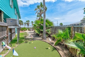 Property grounds - Ohana GetAway is the perfect tropical retreat for your party of 10—and it’s pet (Port Aransas)