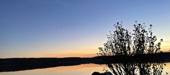Relaxing Ranch Style Waterfront Home--30 minutes from Ann Arbor