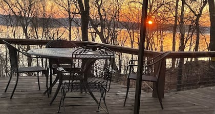 Beautiful, Majestic Log Cabin Large Game Room and Lake View