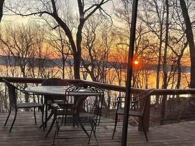 Beautiful, Majestic Log Cabin Large Game Room and Lake View