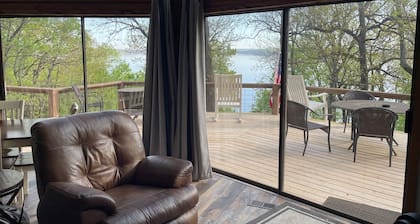 Beautiful, Majestic Log Cabin Large Game Room and Lake View