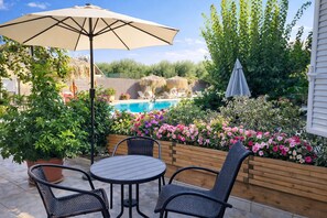 Terrace/patio - Secret Garden Hotel (Platanias)