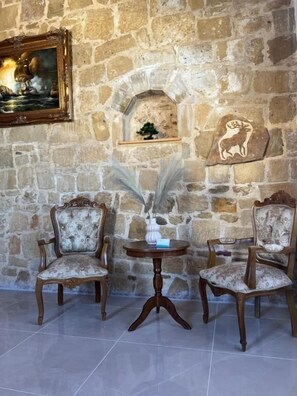 32–tuumainen taulutelevisio, jossa kaapelikanavat