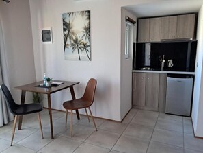 經典雙人房 | 筆電工作空間、遮光布/窗簾、隔音、熨斗/熨衣板