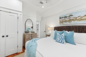 5 bedrooms, iron/ironing board, WiFi, bed sheets - Complimentary LSV in WaterColor- 250 Needlerush by Royal Destinations (Watercolor)