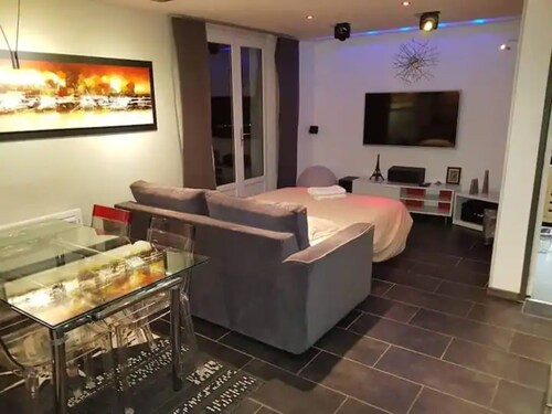 Villa with swimming pool and jacuzzi, 