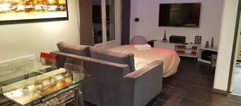 Villa with swimming pool and jacuzzi, 