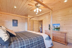4 bedrooms, iron/ironing board, internet, bed sheets