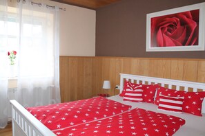 2 chambres, bureau, fer et planche Ă repasser, accĂšs au Wi-Fi (inclus)
