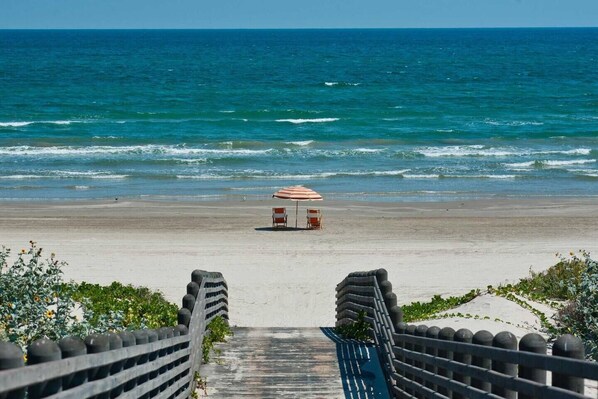 Beach nearby - Pool-Top Home-Walk to Town! (Port Aransas)