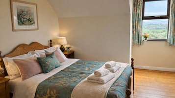 3 bedrooms, iron/ironing board, travel cot, free WiFi