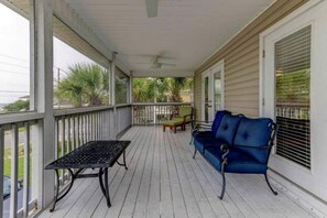 Terrace/patio - Beachside Blessings (1 Block From the Beach!) (Mexico Beach)