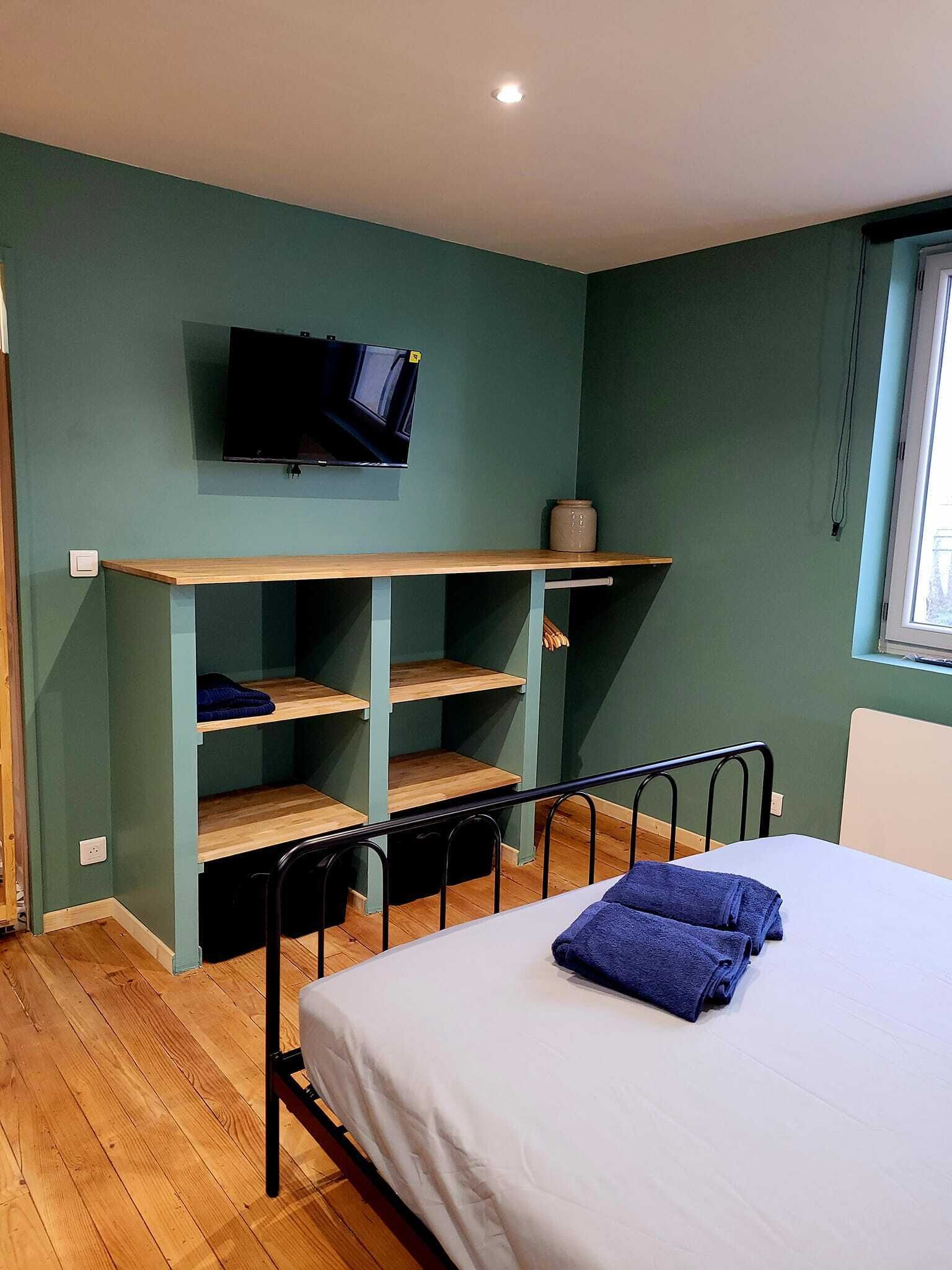 3 makuuhuonetta, silitysrauta/-lauta, ilmainen Wi-Fi, vuodevaatteet