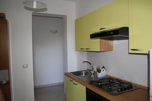 Apartment, Multiple Beds | Private kitchen