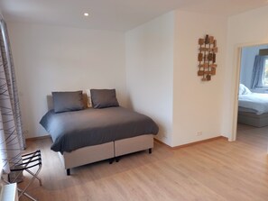 2 chambres, fer et planche à repasser, Wi-Fi, draps fournis