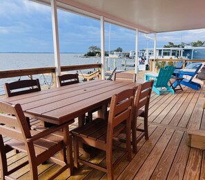 Outdoor dining - Tiny House on Sunset Point - Back Bay (Virginia Beach)
