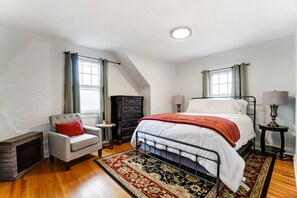 3 bedrooms, iron/ironing board, travel cot, free WiFi - Charming 3 bdr! City location! Great parking! (Columbus)