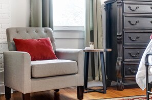 Interior - Charming 3 bdr! City location! Great parking! (Columbus)