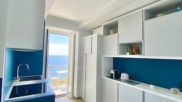 雪櫃、爐具、咖啡機/沖茶器、電熱水壺