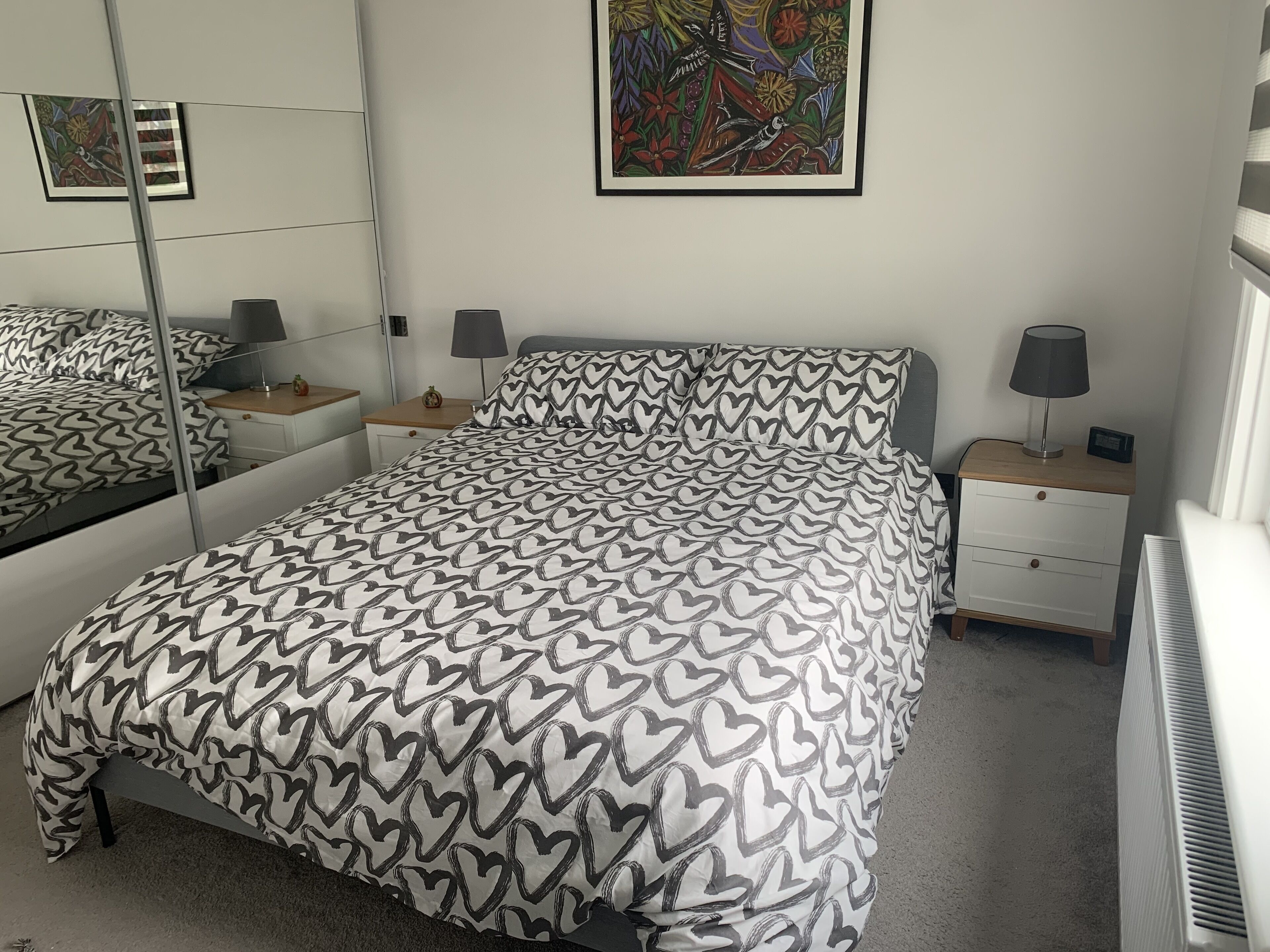 3 多间卧室、办公桌、熨斗/熨衣板、收费 WiFi