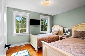 2 bedrooms, WiFi, bed sheets - Sunset Waterfront Privacy Beach (Newburyport)