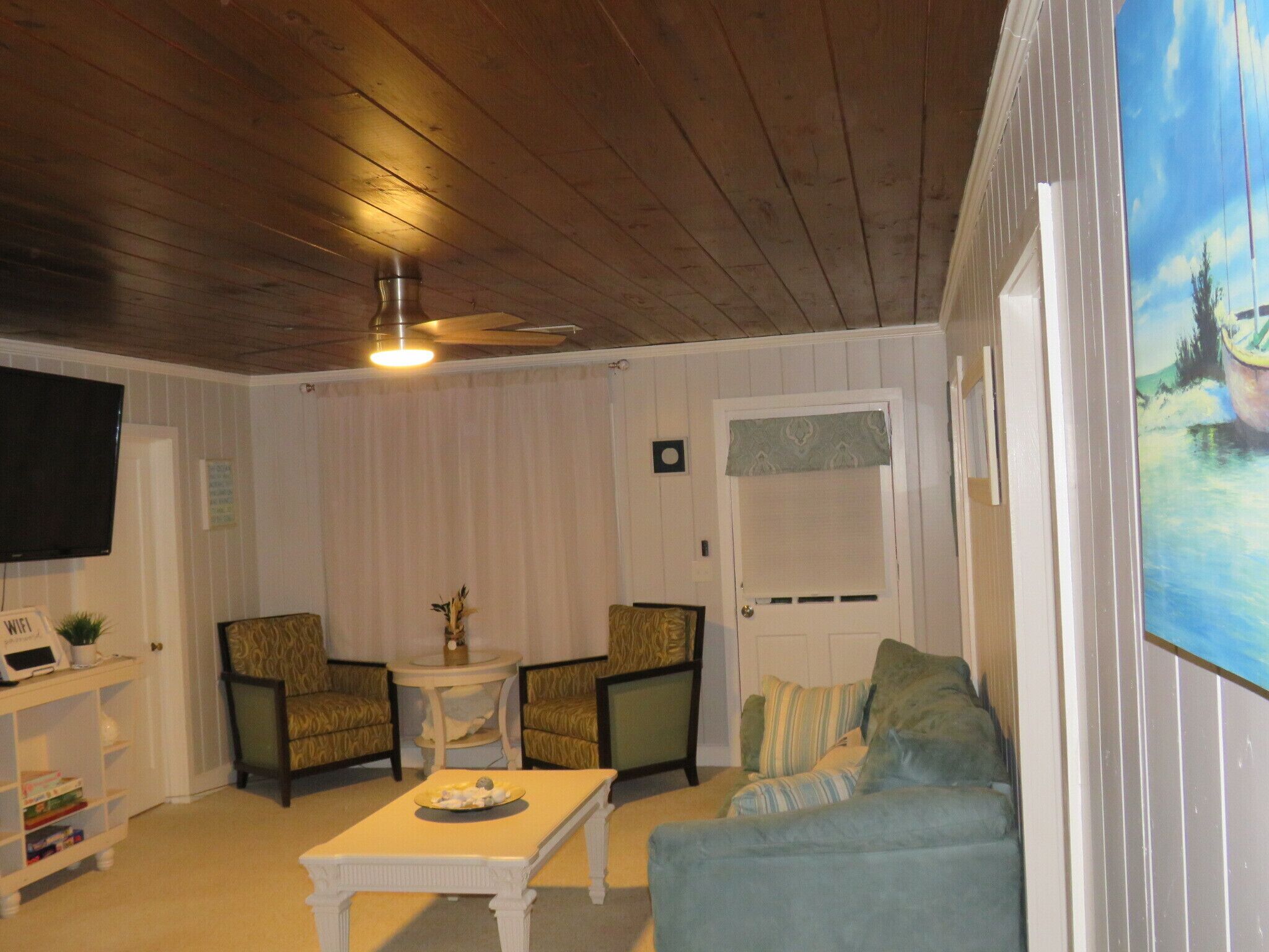 Location Location Location! Classic Beach Cottage less than 1-min walk to beach!