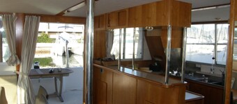 Catamaran accommodation 5 minutes from the beach.