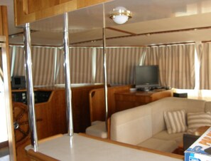 Interior - Catamaran accommodation 5 minutes from the beach. (Le Lavandou)
