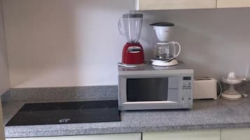 Fridge, microwave, blender